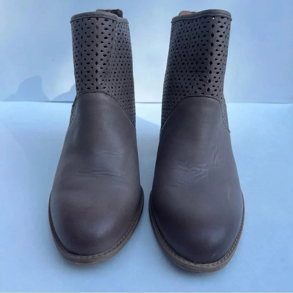 Sofft Leather Perforated Nude Ombré Block Heel Side Zipper Ankle Bootie Size 10M - Picture 2 of 15